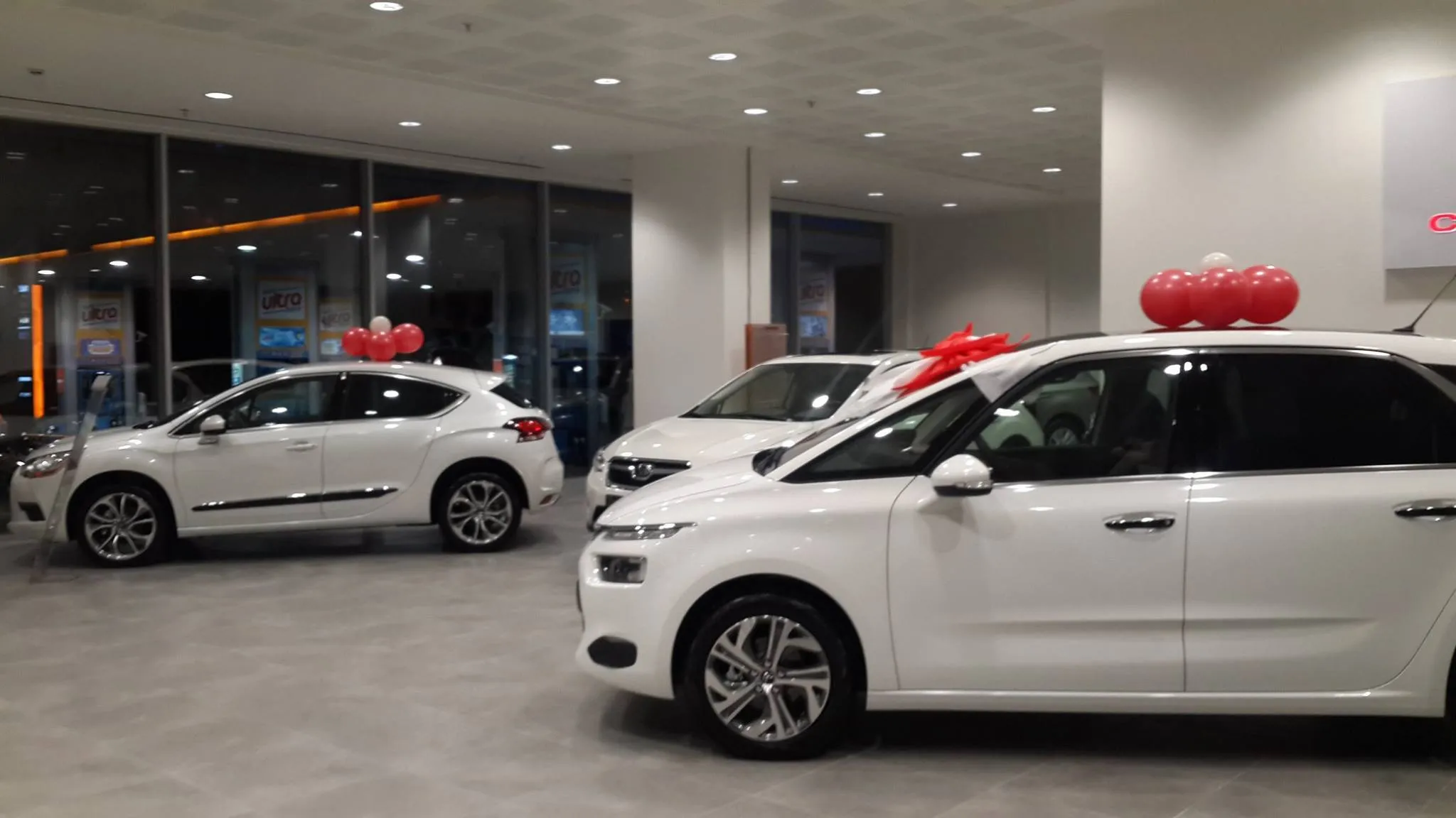 Ankara nişan için altın balon duvar